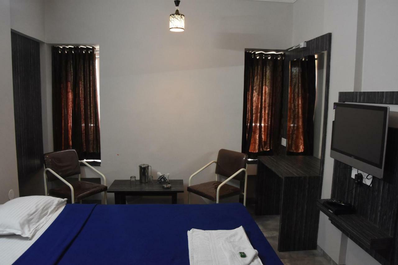 Hotel Vrindavan Deluxe Kolhapur Exterior photo