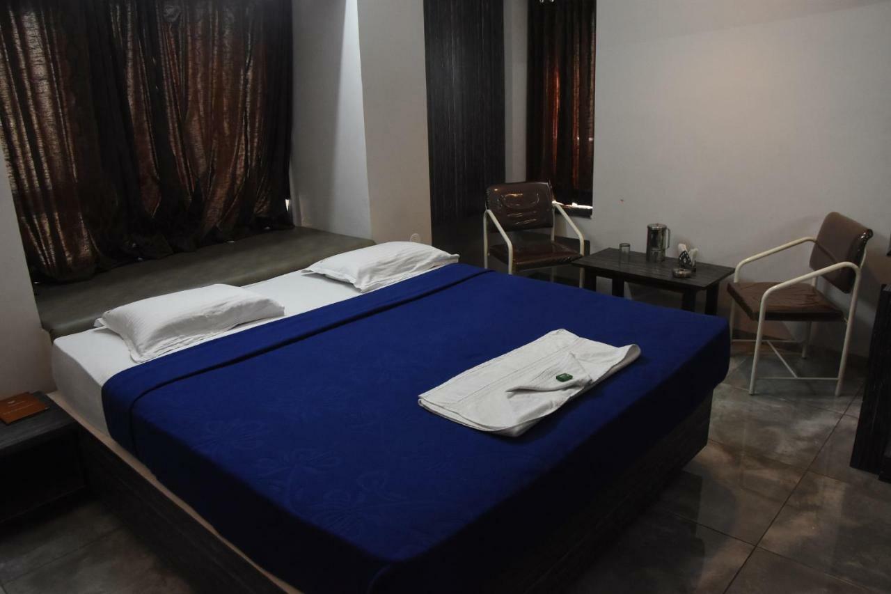 Hotel Vrindavan Deluxe Kolhapur Exterior photo